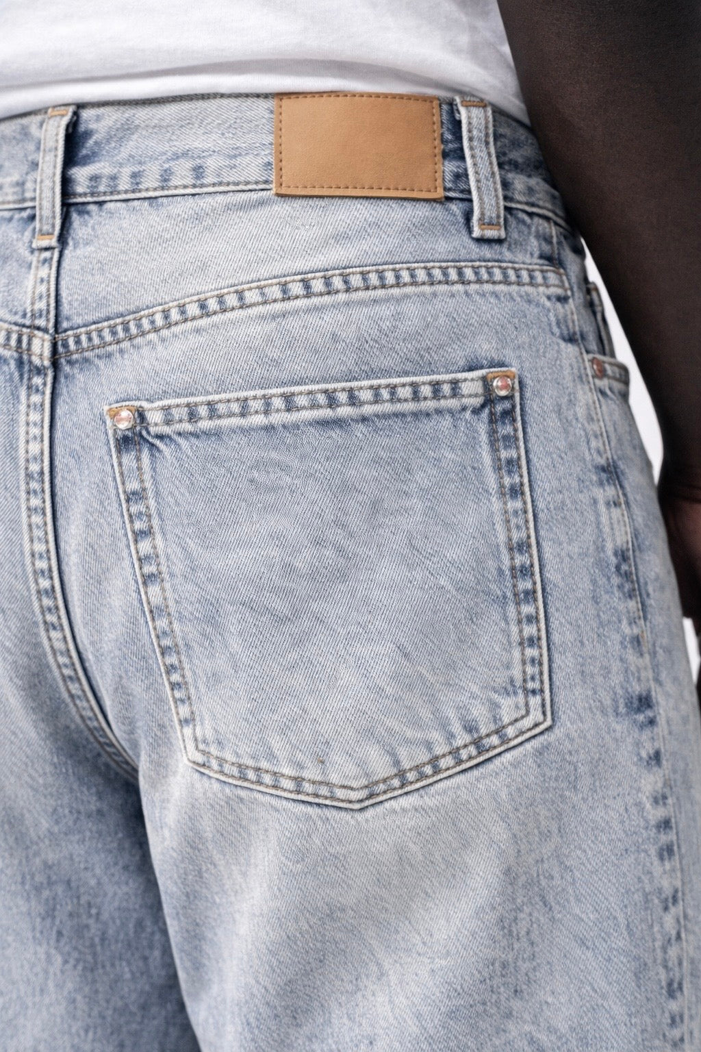Jeans Denim Chiaro Wide Leg Sfilacciato
